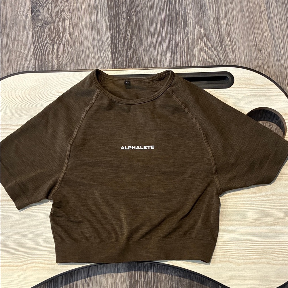 Alphalete Dark Brown Short Sleeve Top. B1
